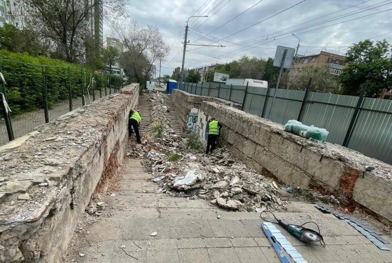    В Оренбурге ремонтируют подземный переход на улице Пролетарской Оренбуржье