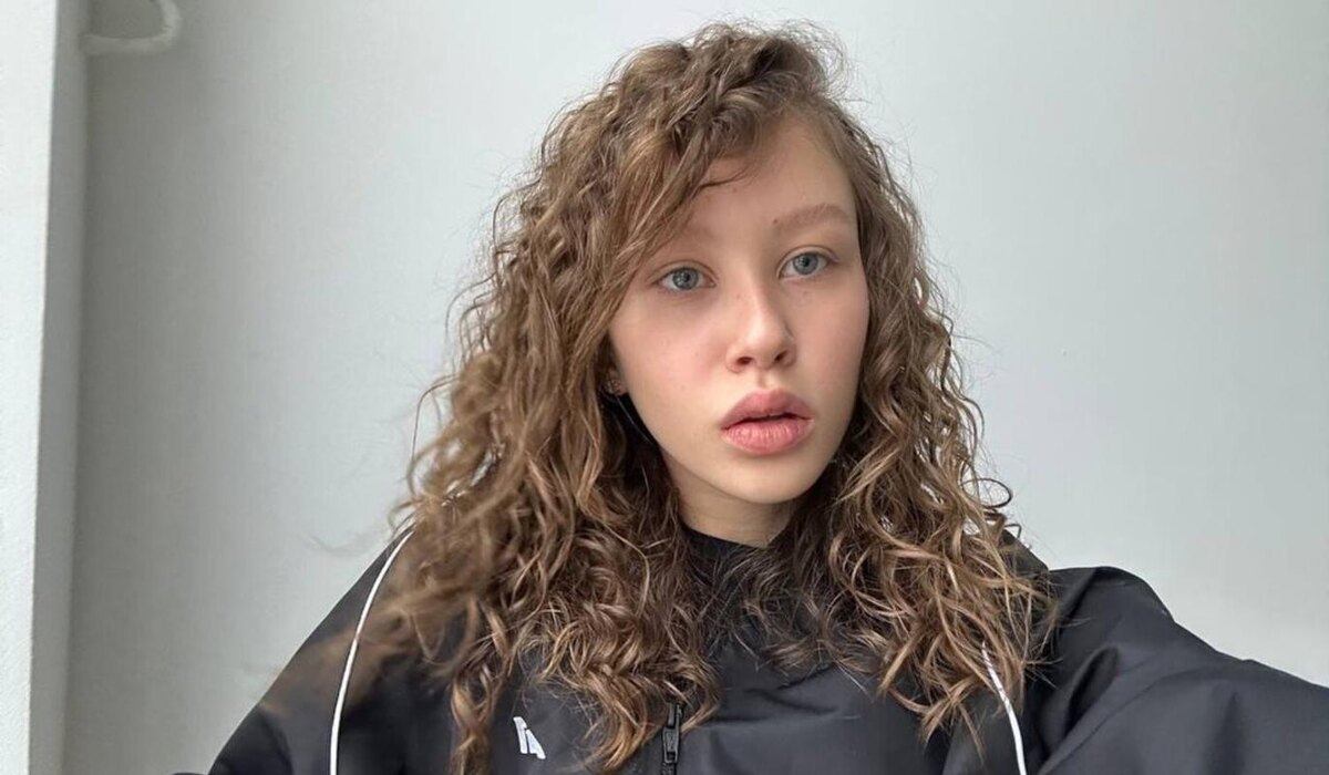     Анна Пересильд и Ваня Дмитриенко подтвердили отношения, поцеловавшись на публике