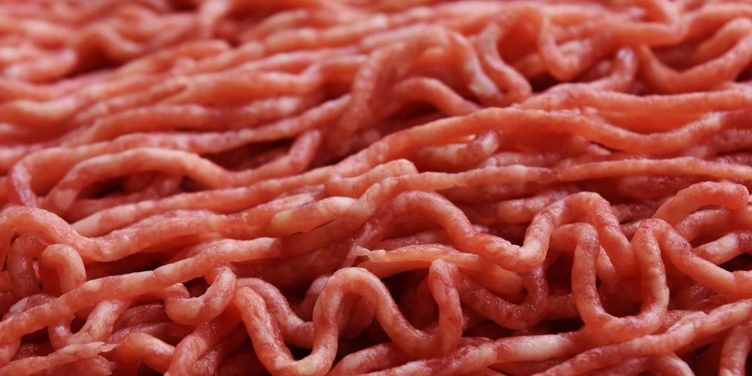 Не свинина и не сало: врач назвала опаснейший продукт для сосудов