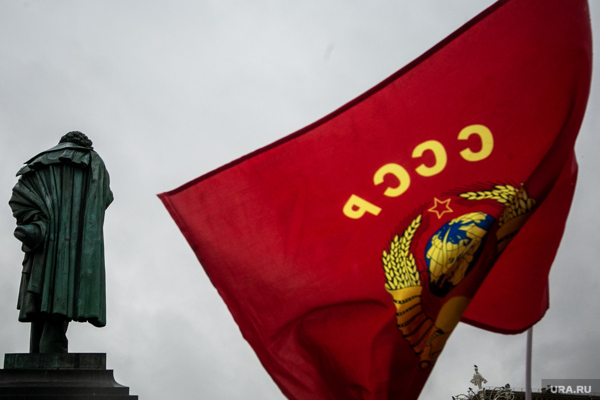 Уничтожая советские военные памятники, ВСУ показывают, кто они на самом деле, заявил Путин. Фото: Владимир Андреев © URA.RU