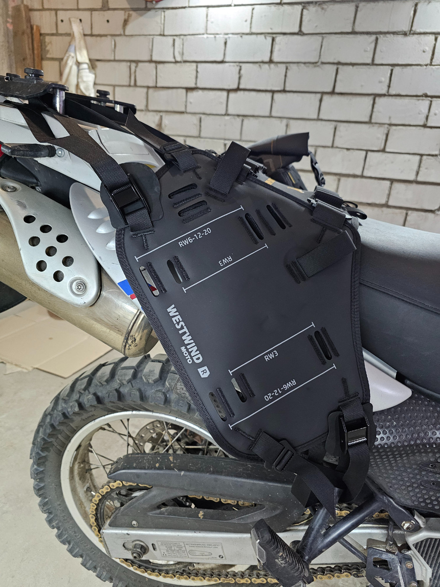 Сама база на которую крепится сумка 