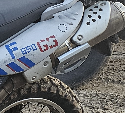 Не нашел у себя отдельное фото щитка, прилагаю как установлено на моем BMW