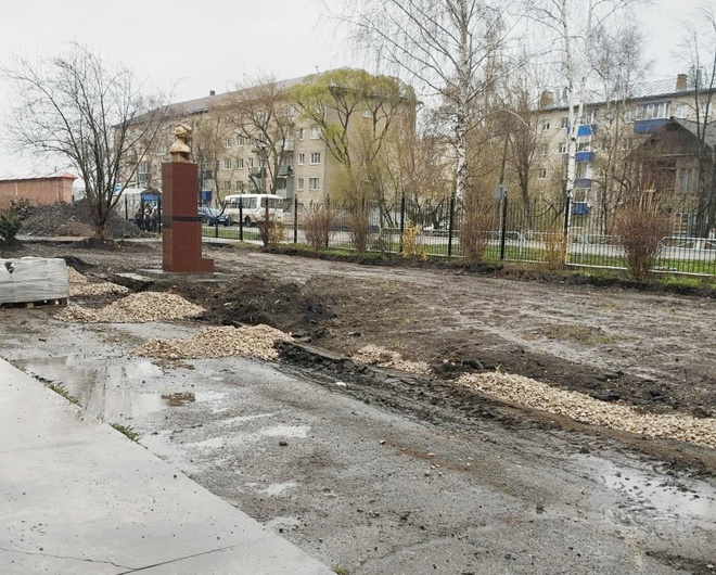 Работы во дворе в гимназии № 16 начались. По проекту благоустройства предусмотрены зоны для активного и тихого отдыха детей