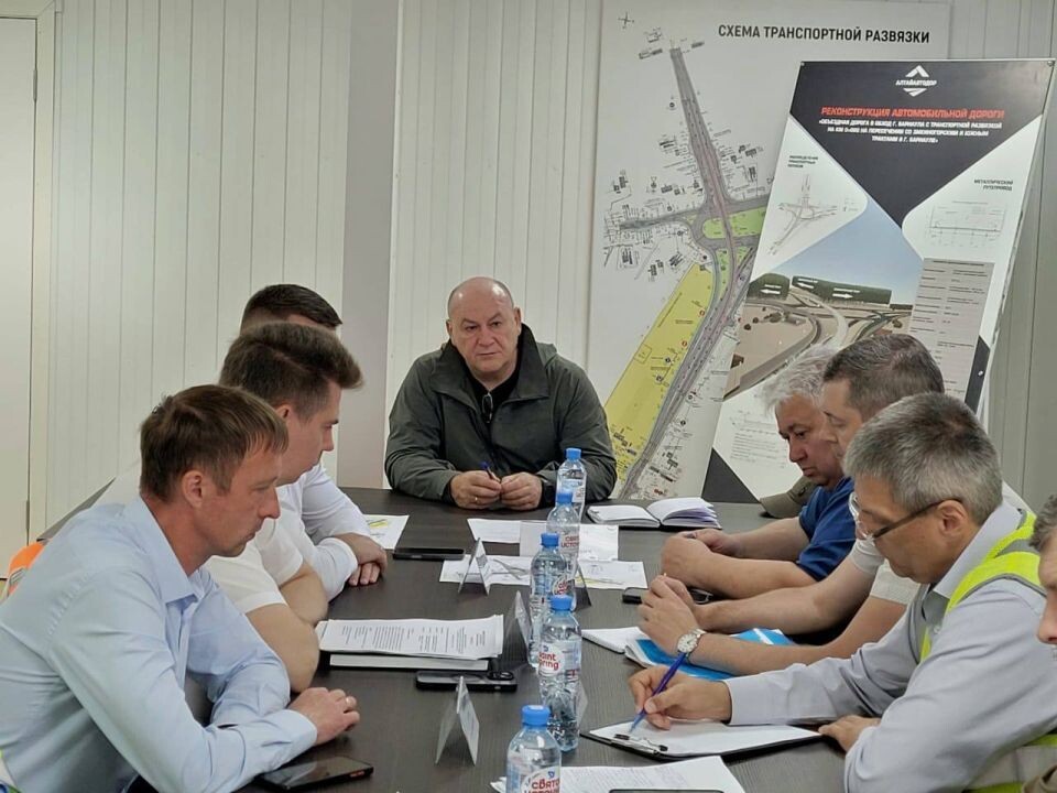    Строительство развязки на Змеиногорском тракте, май 2025. Источник: t.me/mintrans22