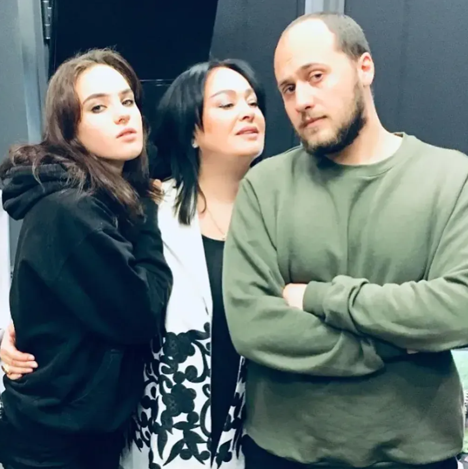 Лариса Гузеева со своими детьми