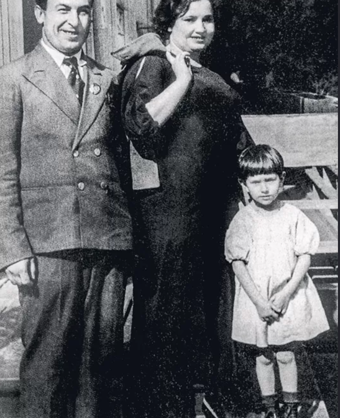 Инна Ульянова с родителями