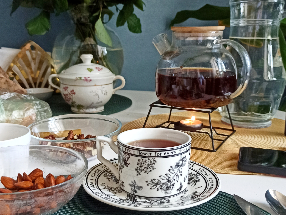 Мой любимый чайник на подставке. Чашка, подарок от дочери на 8 марта.