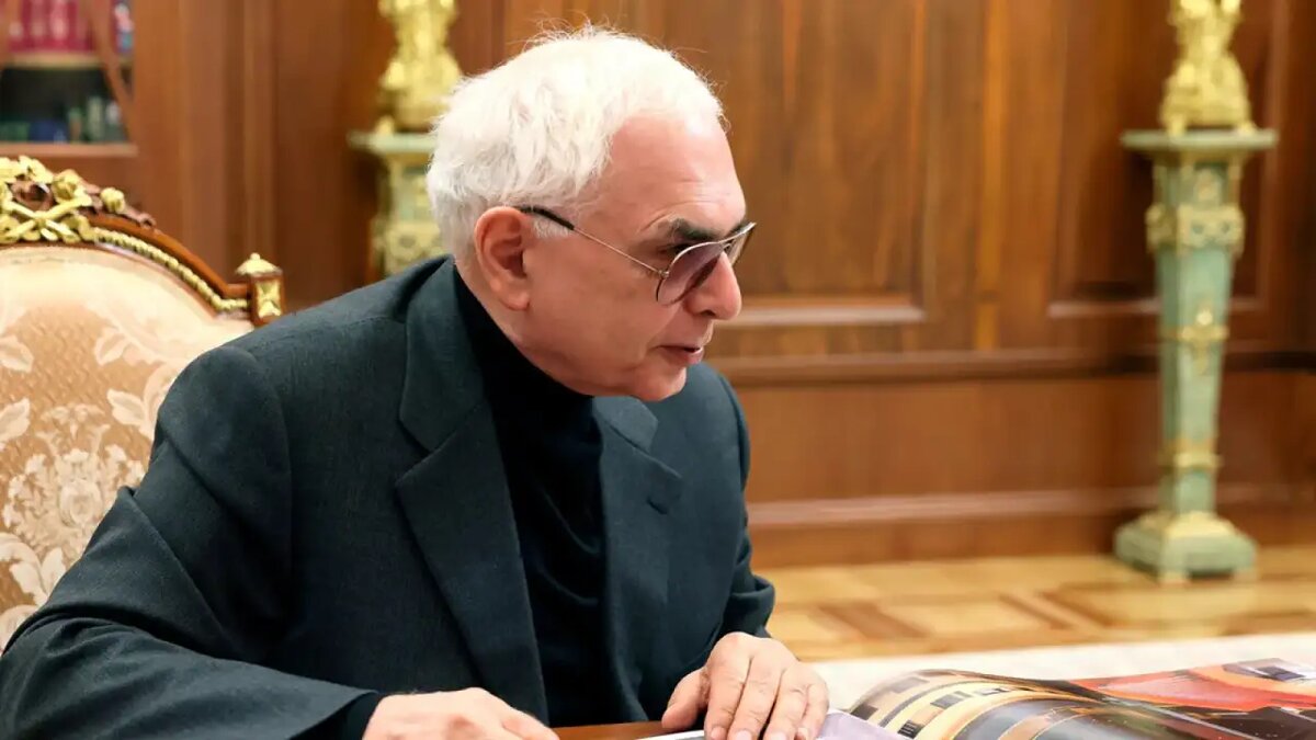    Карен Шахназаров