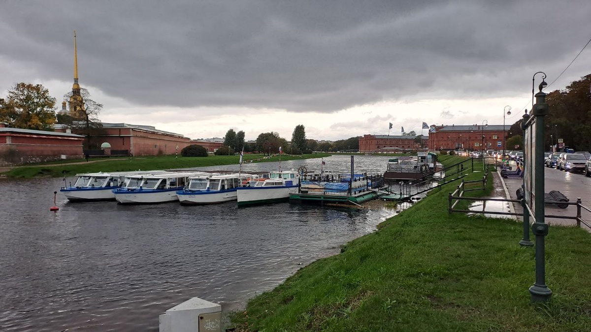    Речные трамвайчики на Горьковской. Фото: Мойка78