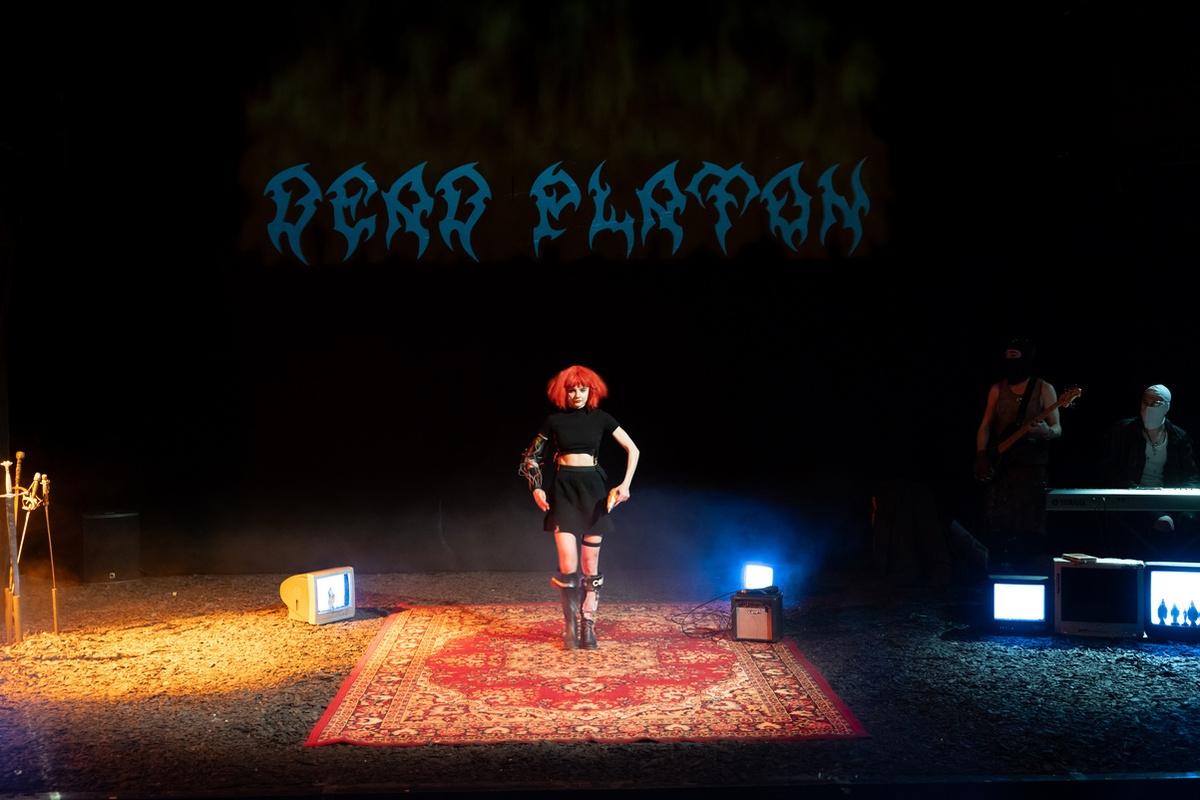    Шутки, техно и Платон: создатели — о том, что представляет из себя спектакль «Государь — стендап» (фото 2)