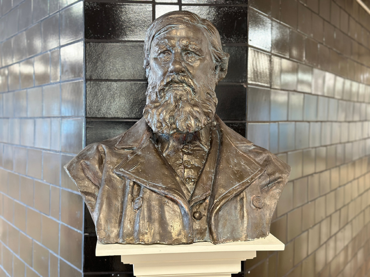 Бюст Николаю Данилевскому. Авторы: Дмитрий Александров, Алексей Комов 