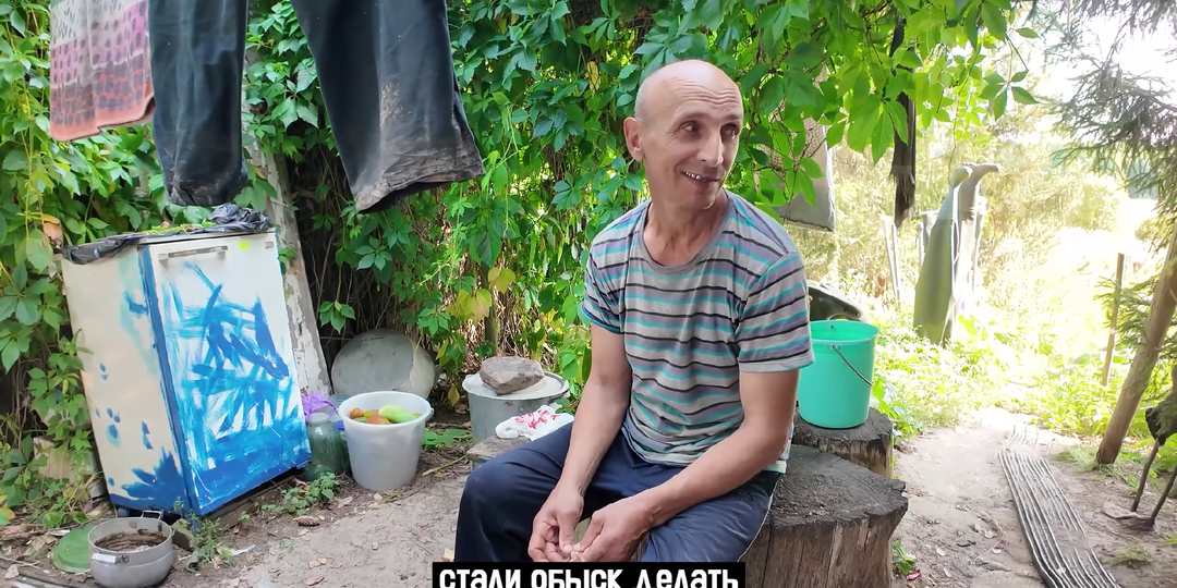 Отшельник 10 лет живет один: как он выживает без света, воды и дорог в заброшенной деревне?