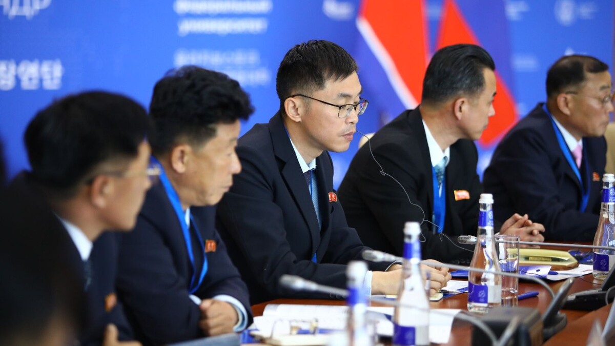     Источник: Пресс-центр ДВФУ