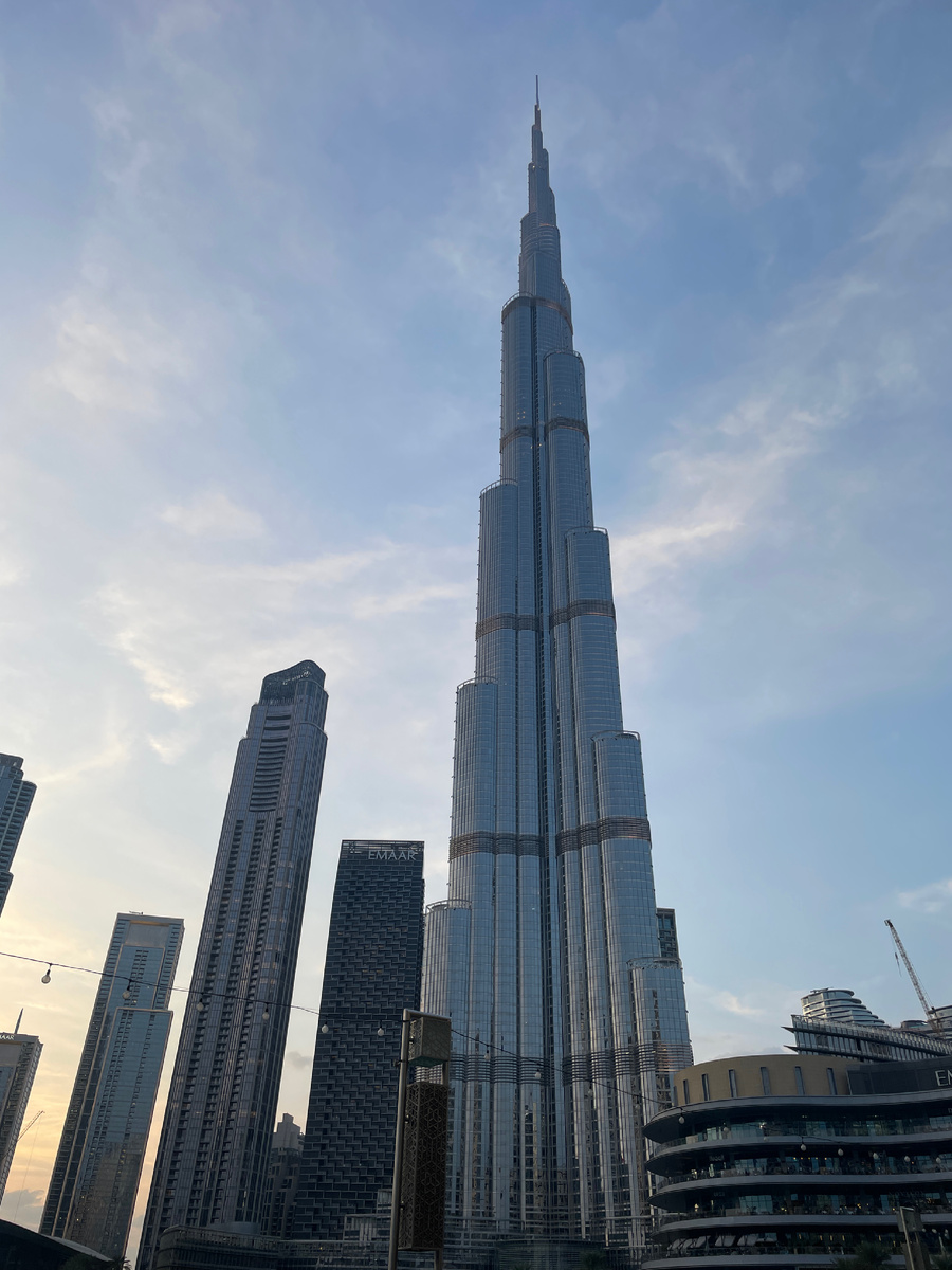 Бурдж-Халифа при свете дня