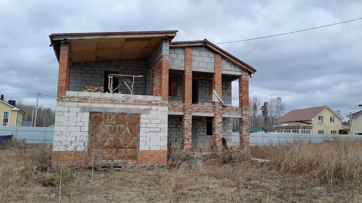 Дом с гаражом.