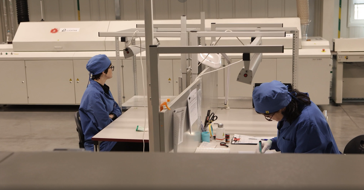 Закулисье цехов завода "Арлайт и К"