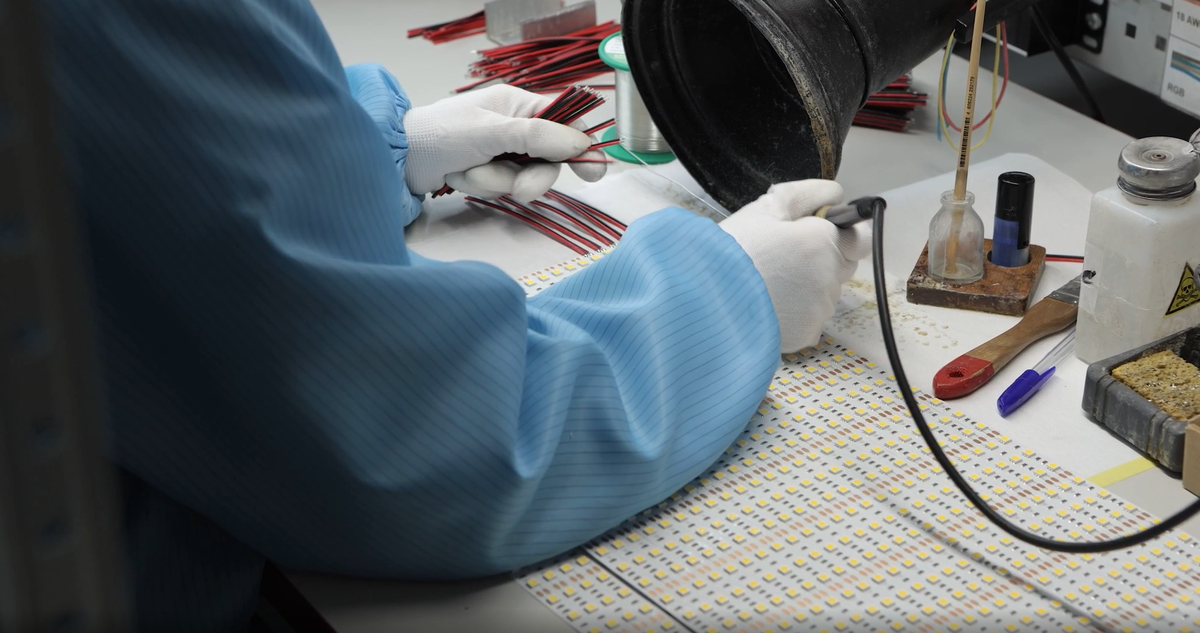 Закулисье цехов завода "Арлайт и К"