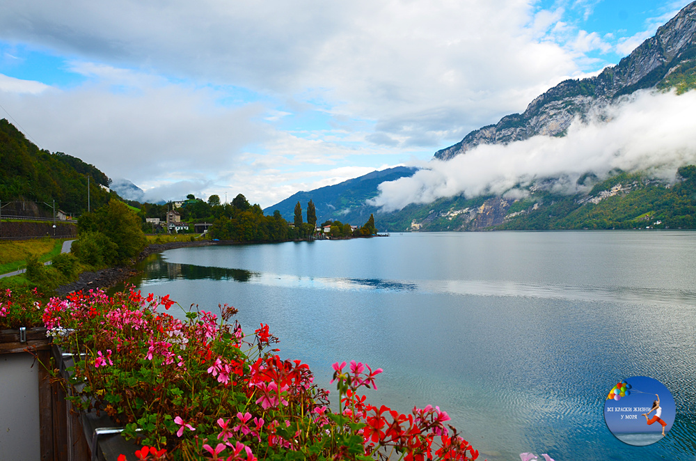 Вид из нашего окна на самое красивое озеро Вален в Швейцарии. Фото автора