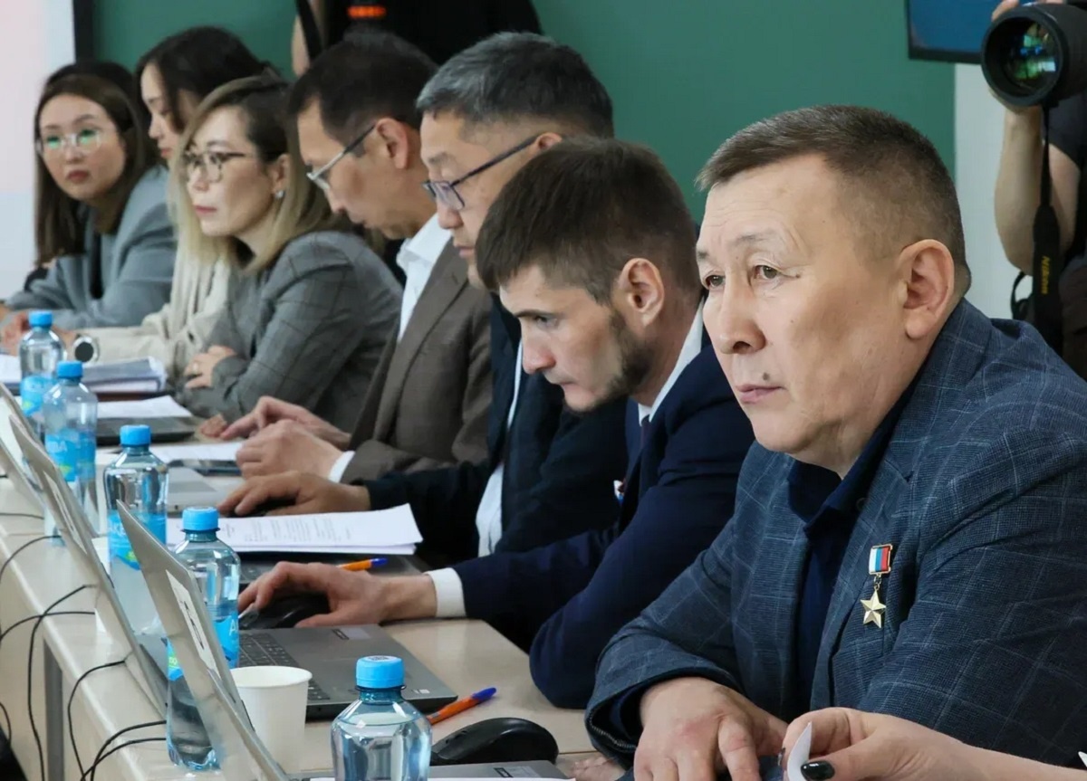 К концу года не менее четверти выпускников займут должности в госструктурах.  Фото: Фото: пресс-служба Главы и Правительства Республики Саха (Якутия) / sakha.gov.ru