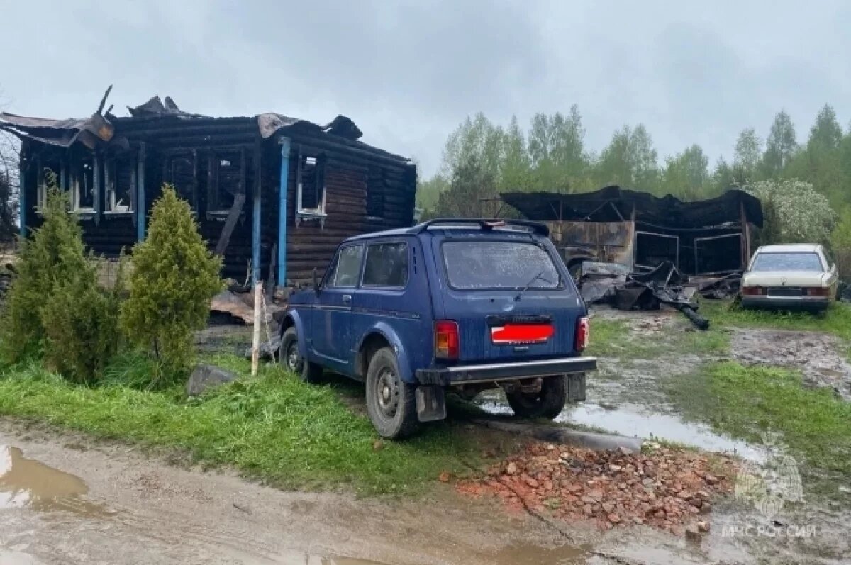    В Ярославской области в пожаре на частном владении погибли животные