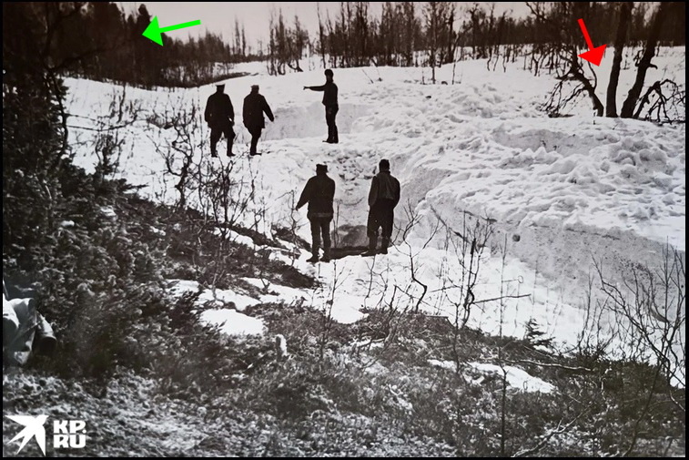 Новое фото из архива Карелина, раздобытое "КП", Дальняя яма - раскоп настила, ближняя яма - место обнаружения четверки. Источник : https://www.kp.ru/daily/27700.5/5089199/