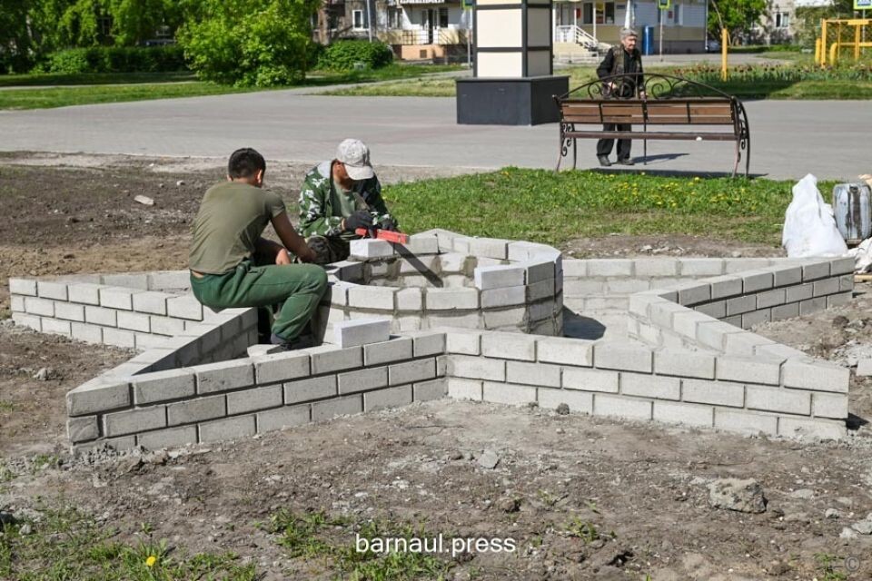    Аллея по улице Малахова в Барнауле. Источник: barnaul.org