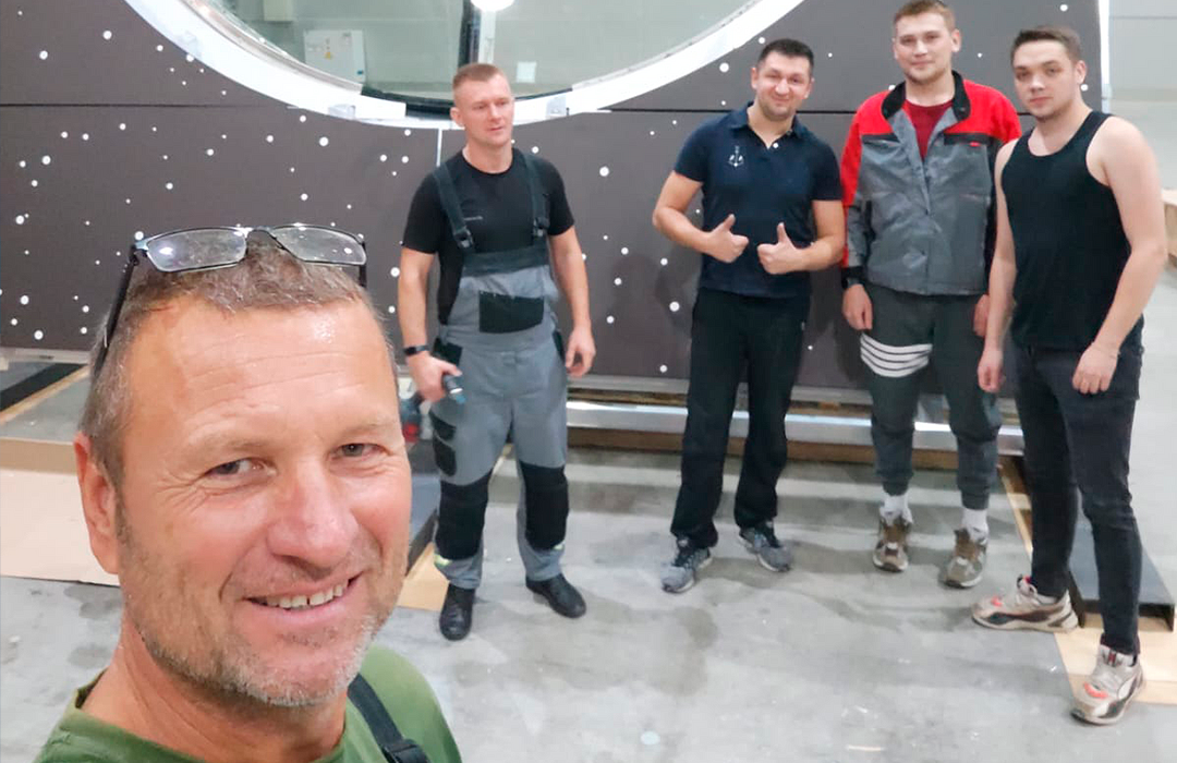 Команда шефмонтажа АЛБЕС на объекте аэропорта Елизово в Петропавловске-Камчатском