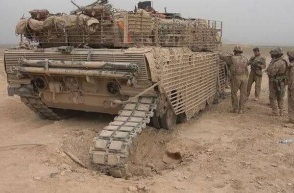 Первая потеря даткого Leopard'а - машина наехала на СВУ в феврале 2008 года