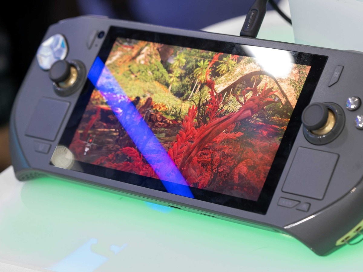    Новая «портативка» Zotac Gaming Zone получила чип Ryzen AI 9 и Manjaro Linux