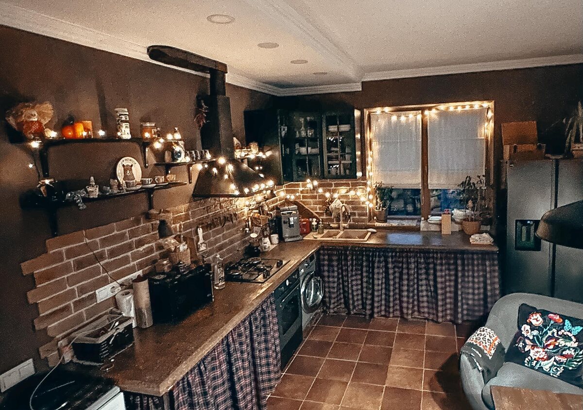 Такая атмосфера царит на этой кухне по вечерам