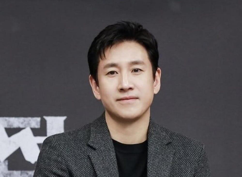    Лица, обвиняемые в шантаже покойного актера Ли Сон Гюна, снова предстали перед судом по делу об апелляции, где им были запрошены тюремные сроки.