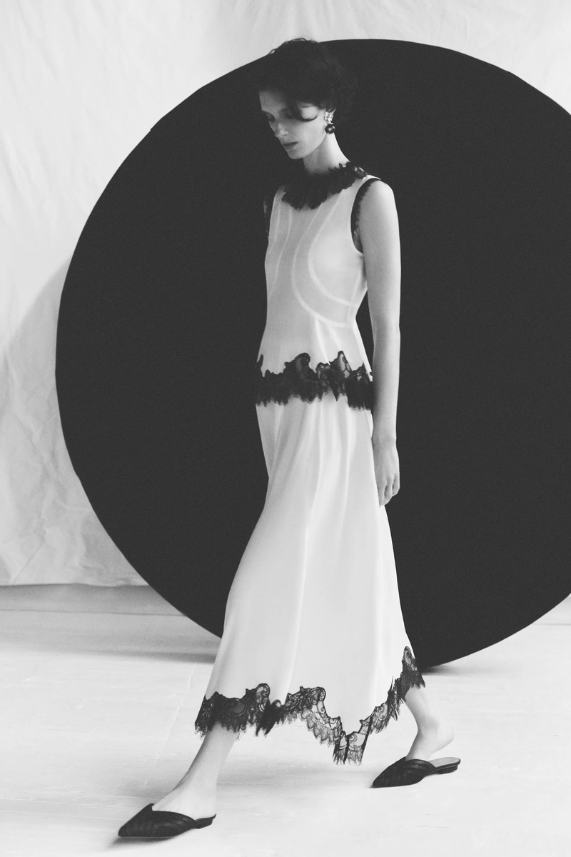    Уличные тапки и плетенки: какую обувь носить летом 2025 (фото 1)