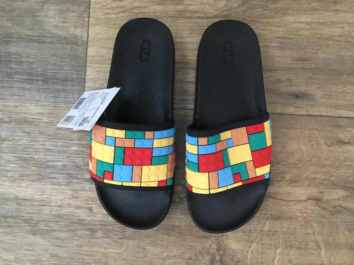 Тапочки Лего для Вани. Чего только ни придумают) 