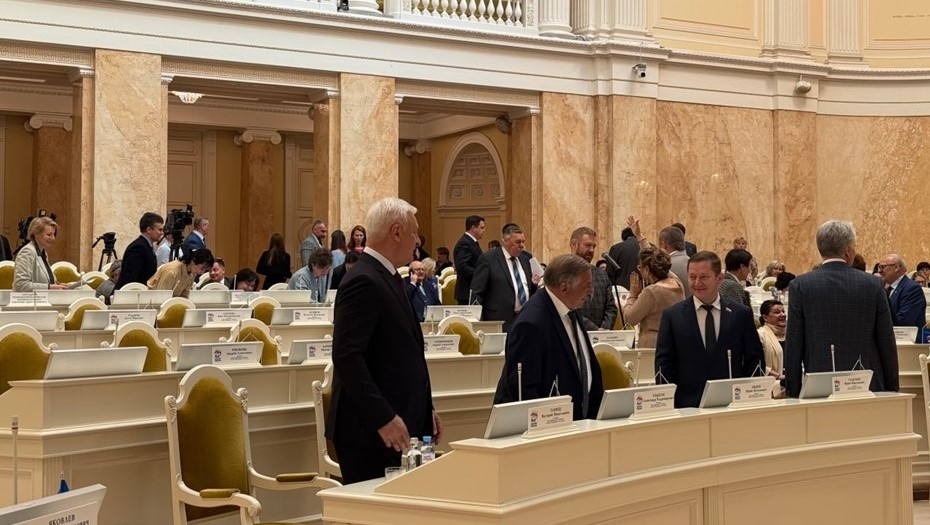    Депутаты в Законодательном собрании Петербурга. Автор фото: t.me/a_belsky