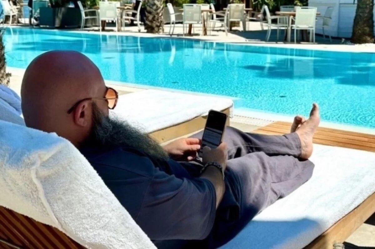    Грешным телом.