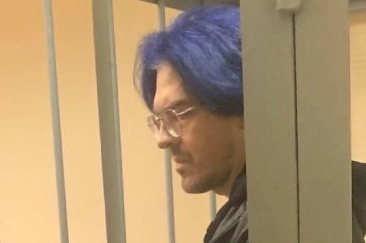    Едет домой.