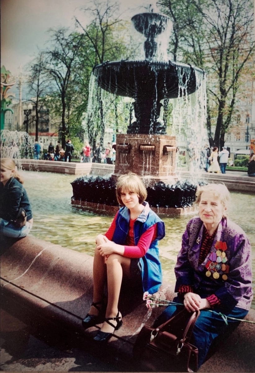 Мы с бабушкой 9 мая 2005 года 