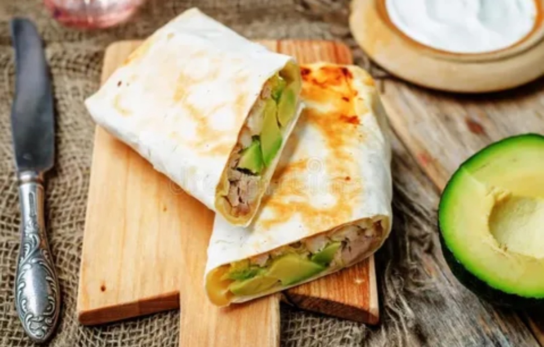 📌 Буррито удобно есть горячим или холодным, брать с собой или делать на двоих. А ещё — легко адаптировать под то, что есть дома: можно добавить кукурузу, перец, сыр или любимый соус.

✨ Попробуй и сохрани рецепт — идеально для будничных дней!