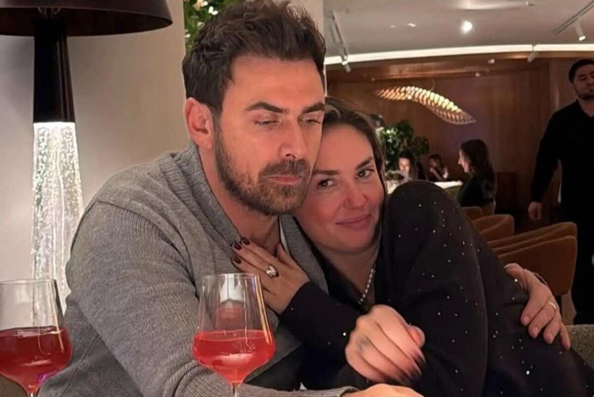    Агата Муцениеце и Петр Дранга Социальные сети