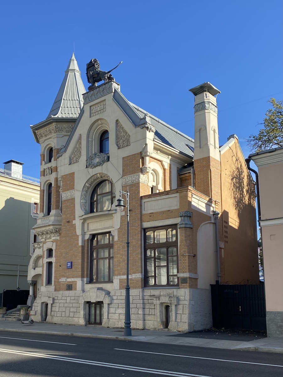 Фото автора канала. Особняк Кекушевой.