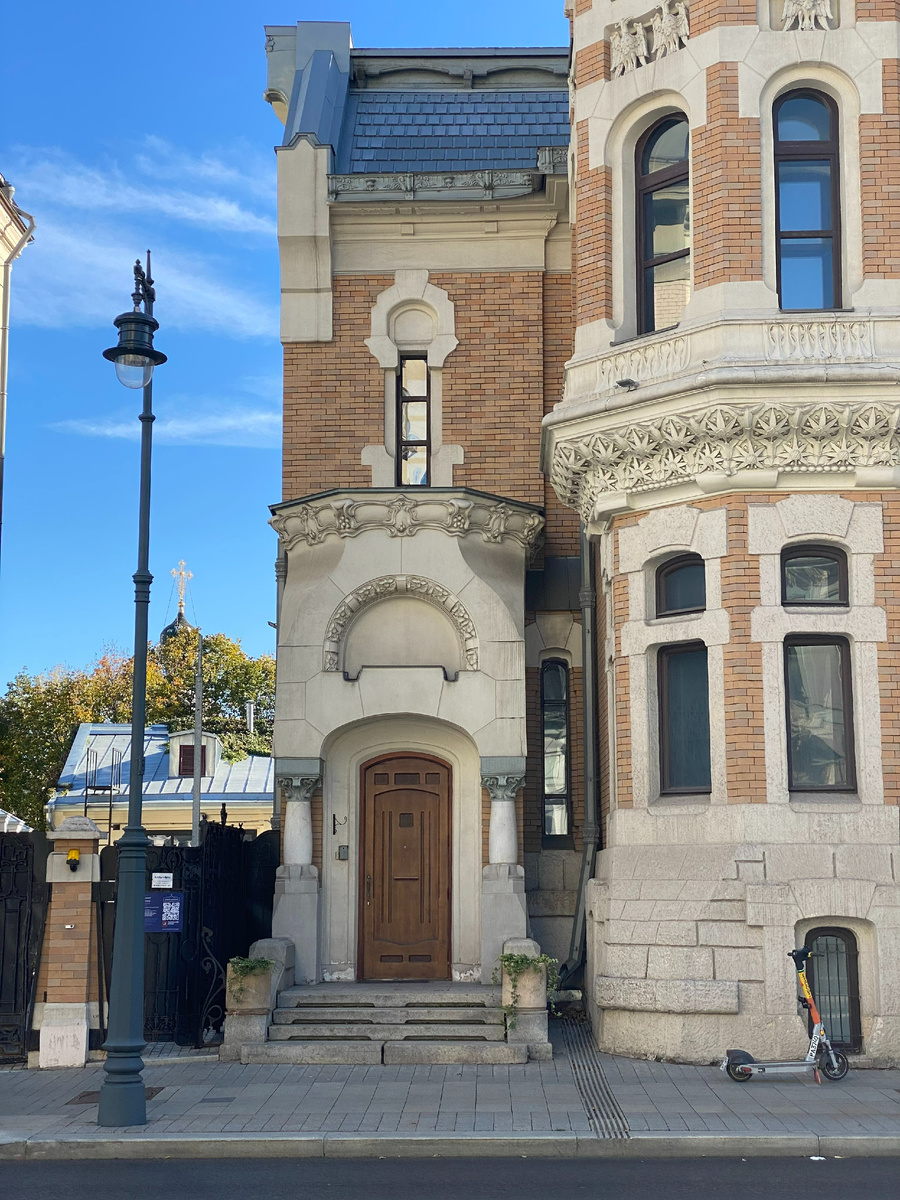 Фото автора канала. Особняк Кекушевой.