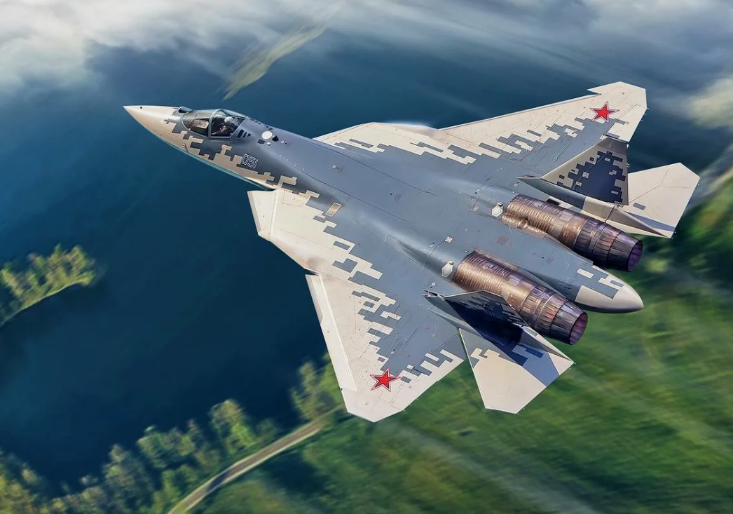 Су-57 один из немногих по-настоящему боевых стелсов, которые есть на рынке. Но чтобы его купить, нужно быть по-настоящему суверенным и независимым государством. Фото МО РФ