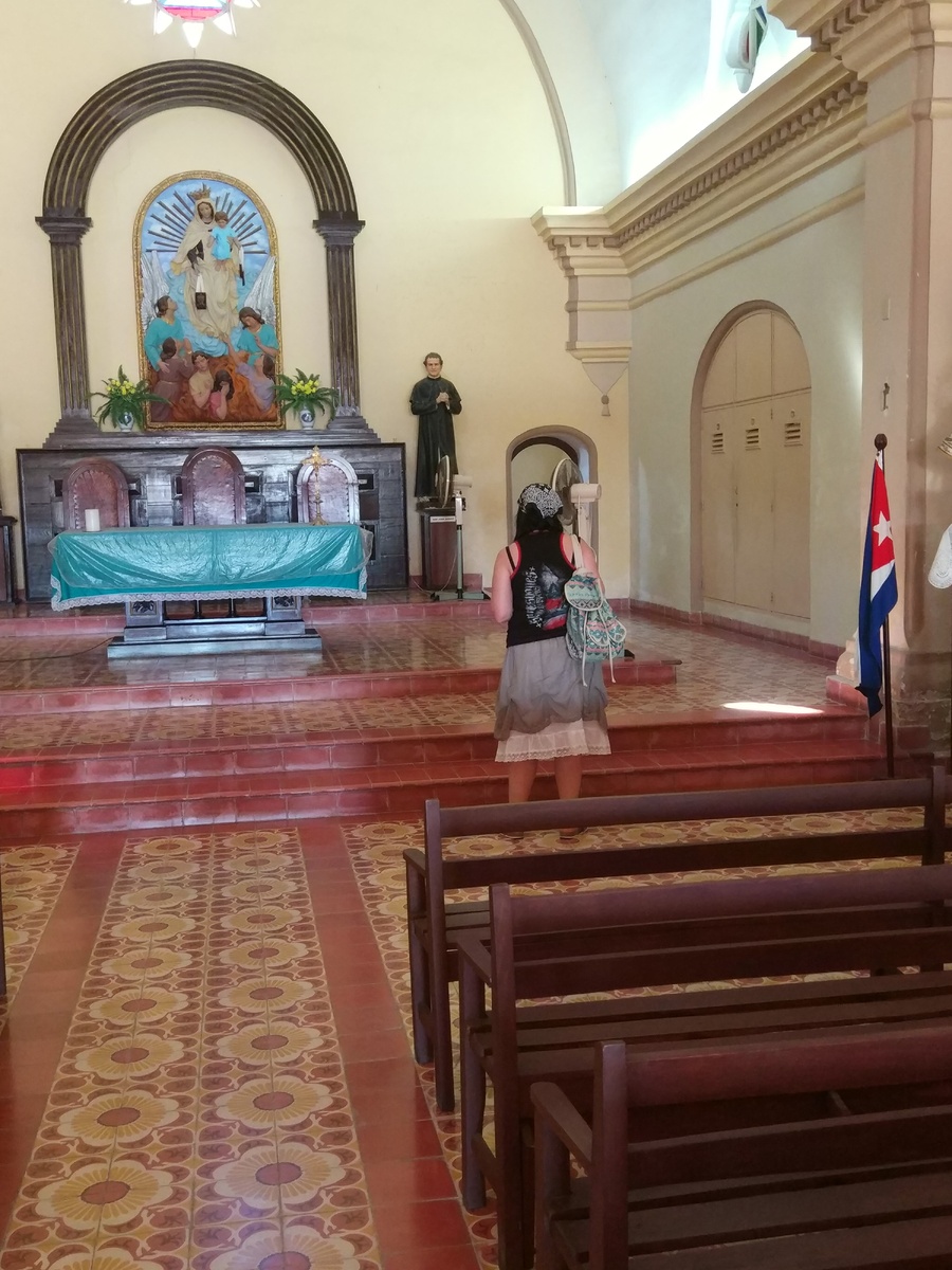 Тот самый собор. Это я на фото. Фотографировал супруг в шортах.