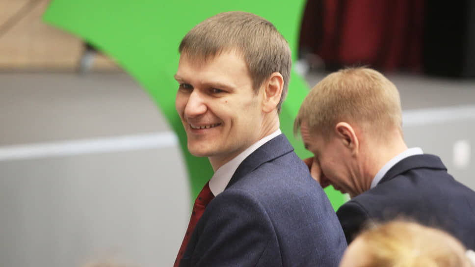 Министр образования Нижегородской области Михаил Пучков (в центре) .📷Фото: Роман Яровицын / Коммерсантъ