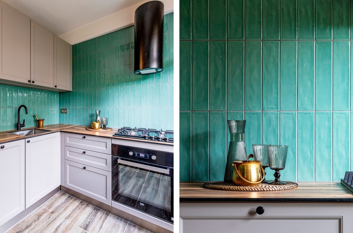 На фото: интерьер кухни в квартире 57 кв.м в г. Санкт-Петербурге. Дизайнер: Полина Андреева (@polinaandreeva.design); стилист: Дарья Кузнецова; фотограф: Кристина Плеер