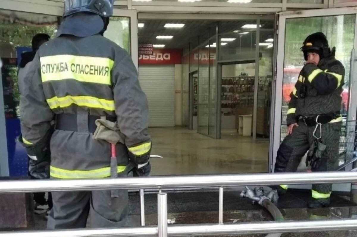    В Заволжском районе Ульяновска загорелся торговый центр