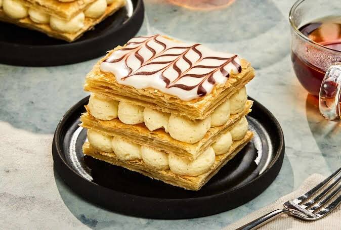 Мильфей. Фото: https://www.foodandwine.com/mille-feuille-8786376