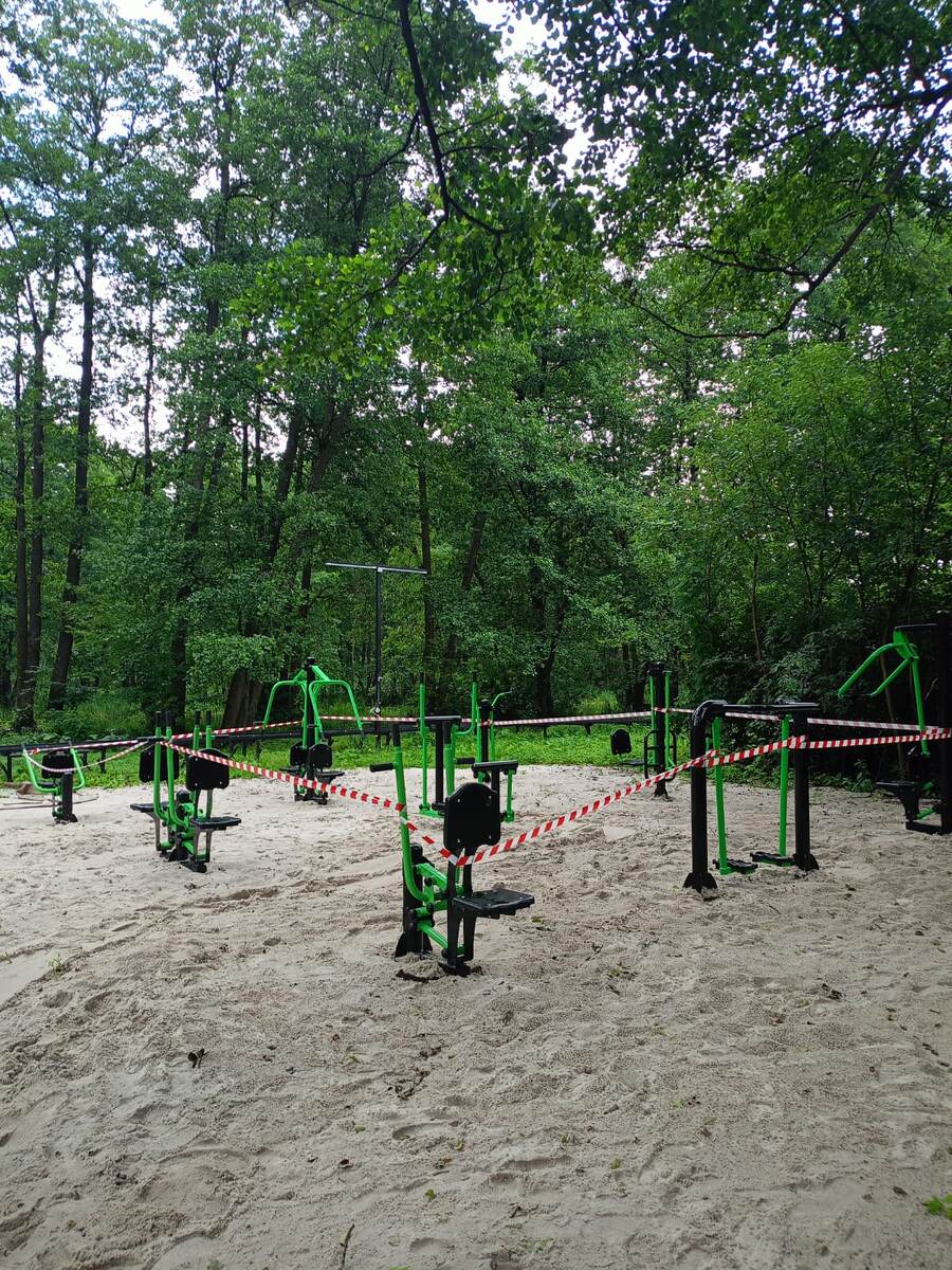 Уличные тренажеры Детская площадка.ру на пляже базы Лесная сказка