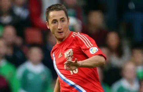 
Владимир Быстров, экс-полузащитник сборной России, оценил игру “Спартака” под руководством Деяна Станковича. 🗣️ По мнению Быстрова, красно-белые стали играть ярче и интереснее, чем при Гильермо Абаскале.

“При нем команда играет ярче. Это не Абаскаль, 100%. Здесь даже нечего сравнивать”, – заявил Быстров. 👍 “Я считаю, у него есть потенциал. Игру-то он поставил. В каждой игре создают моменты”.

Быстров отметил, что “Спартак” стал создавать много голевых моментов в каждом матче, что является большим плюсом. 🔥

Однако, есть и проблема, которую необходимо решать – реализация этих моментов. 🎯 “Над реализацией надо работать, но я думаю, что во второй сезон достаточно будет времени для работы с нападающими”, – сказал Быстров.

Бывший полузащитник пошутил, что игрокам “Спартака” нужно сходить в церковь и поставить свечку за удачу в реализации голевых моментов. 😂 “15 моментов создавать и не забивать – это грех даже. Пусть в церковь сходят, свечку поставят”, – сказал Быстров.

Он также подчеркнул, что создавать моменты в российском чемпионате – это непростая задача, и “Спартак” с ней справляется. 💪 “Тяжело создавать моменты в нашем чемпионате, а «Спартак» их создает”, – отметил Быстров.

В целом, Быстров положительно оценил работу Станковича в “Спартаке” и выразил надежду, что во втором сезоне команда сможет улучшить свою игру!