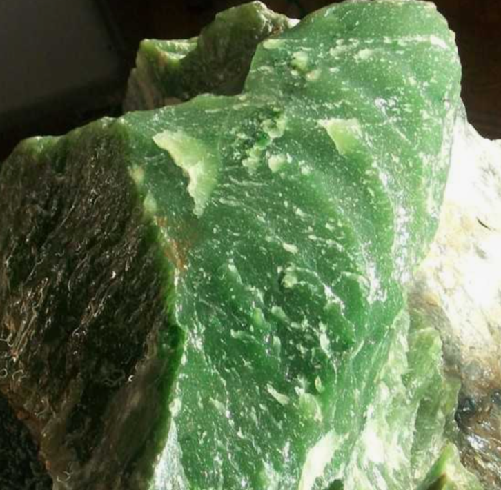 Природный нефрит.